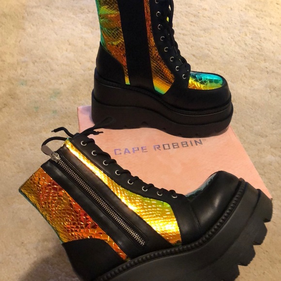 Cape Robbin holographic boot - Picture 2 of 4